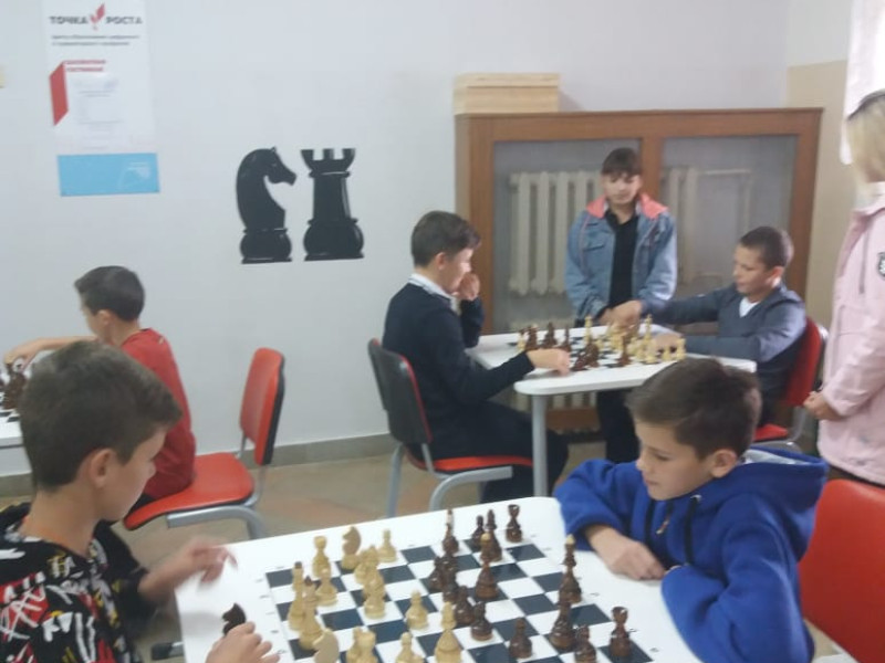 29 сентября в рамках «Марафона открытий центров «Точка роста-2020» прошли первые занятия &quot;Шахматная школа&quot;.
